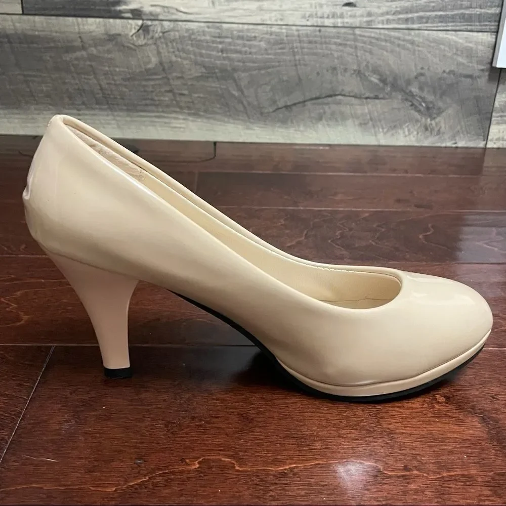 Shishang Jinzi Closed Toe Pump Shoe Beige Size 40 euro US 8.5